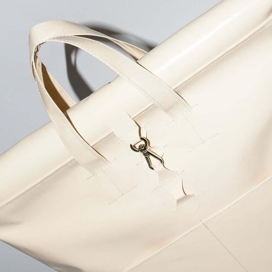 24/8 Tasche, 24/8 Tasche Rubinrot, 24/8 Tasche Safran, 24/8 Tasche Anthrazit, Extratasche, Innentasche, Stuff Bag M, Stuff Bag Large, POWCH Laptoptasche, Elektroniktasche Caramel, Elektroniktasche, Powch, Record Bag, Schaltplattentasche, Recycling Shopper, Recycling-Umhängetasche, Hüfttasche, otrend.ch, opower.ch, omarket.ch, otrend, opower, omarket, trend, power, market, Trends, Trend-Scout, Trend-Shop, Online-Shop, Bernevo, Bernevo AG, Geschenk, Geschenkidee, Manufaktur, Handgemacht, Swissmade, CH-Armee