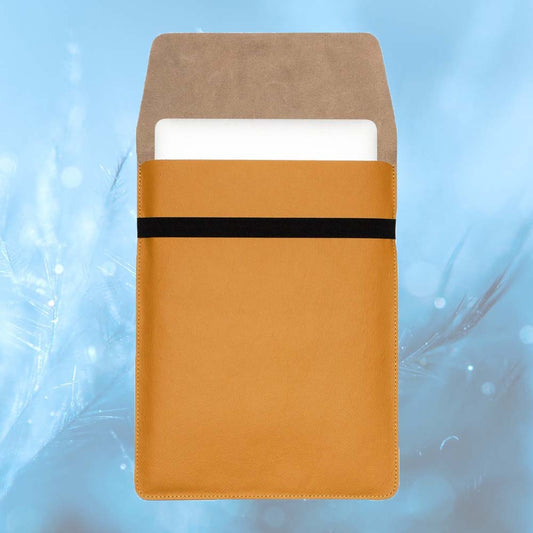 POWCH Laptoptasche, Elektroniktasche Caramel, Elektroniktasche, Powch, Record Bag, Schaltplattentasche, Recycling Shopper, Recycling-Umhängetasche, Hüfttasche, otrend.ch, opower.ch, omarket.ch, otrend, opower, omarket, trend, power, market, Trends, Trend-Scout, Trend-Shop, Online-Shop, Bernevo, Bernevo AG, Geschenk, Geschenkidee, Manufaktur, Handgemacht, Swissmade, CH-Armee-Decken, Aktenmappe, Handtasche, Rucksack, Shopper, Tasche, Allroundtasche, Schultertasche, Umhängetasche, Laptoptasche, Schultertasc