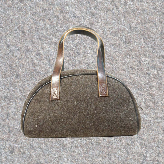 Bowling Bag aus Schweizer Armeedecken, Geschenk, Geschenkidee, Manufaktur, Handgemacht, Swissmade, CH-Armee-Decken, Aktenmappe, Handtasche, Rucksack, Shopper, Tasche, Allroundtasche, Schultertasche, Umhängetasche, Laptoptasche, Schultertasche Vintage Look, Handytasche, Aktentasche, Bowling Bag, Unisex Allroundtasche, Reisetasche, Bowling-Umhängetasche, Schweizer Postsack, Beuteltasche, Shopper Post