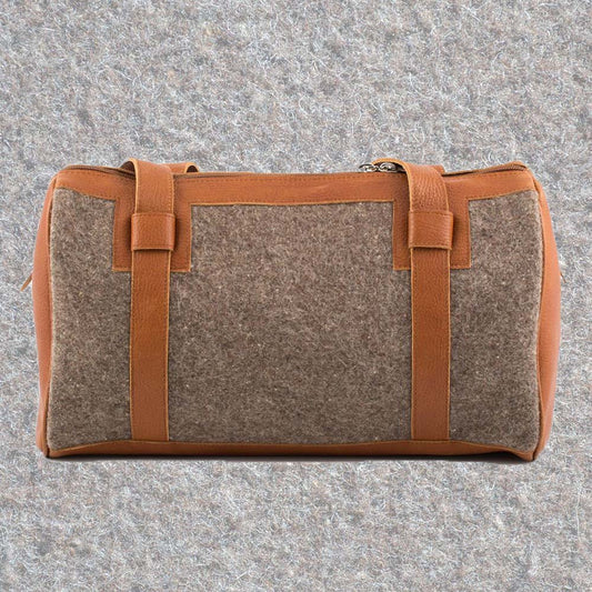 Reisetasche aus Schweizer Armeedecken, Geschenk, Geschenkidee, Manufaktur, Handgemacht, Swissmade, CH-Armee-Decken, Aktenmappe, Handtasche, Rucksack, Shopper, Tasche, Allroundtasche, Schultertasche, Umhängetasche, Laptoptasche, Schultertasche Vintage Look, Handytasche, Aktentasche, Bowling Bag, Unisex Allroundtasche, Reisetasche, Bowling-Umhängetasche, Schweizer Postsack, Beuteltasche, Shopper Post