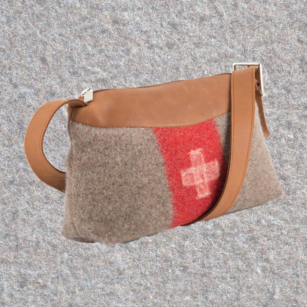 Schultertasche Vintage Look, Geschenk, Geschenkidee, Manufaktur, Handgemacht, Swissmade, CH-Armee-Decken, Aktenmappe, Handtasche, Rucksack, Shopper, Tasche, Allroundtasche, Schultertasche, Umhängetasche, Laptoptasche, Schultertasche Vintage Look, Handytasche, Aktentasche, Bowling Bag, Unisex Allroundtasche, Reisetasche, Bowling-Umhängetasche, Schweizer Postsack, Beuteltasche, Shopper Post