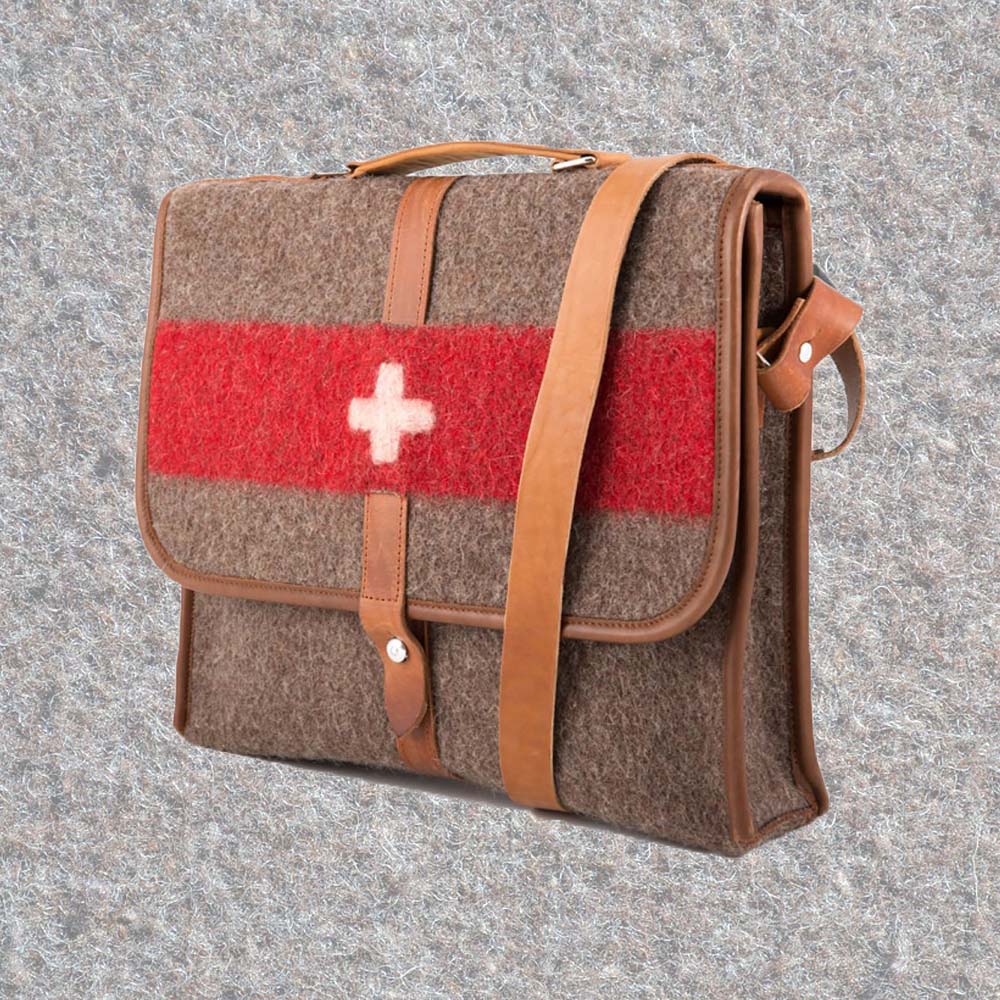 Aktentasche aus Schweizer Armeedecken, Geschenk, Geschenkidee, Manufaktur, Handgemacht, Swissmade, CH-Armee-Decken, Aktenmappe, Handtasche, Rucksack, Shopper, Tasche, Allroundtasche, Schultertasche, Umhängetasche, Laptoptasche, Schultertasche Vintage Look, Handytasche, Aktentasche, Bowling Bag, Unisex Allroundtasche, Reisetasche, Bowling-Umhängetasche, Schweizer Postsack, Beuteltasche, Shopper Post