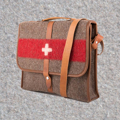 Aktentasche aus Schweizer Armeedecken, Geschenk, Geschenkidee, Manufaktur, Handgemacht, Swissmade, CH-Armee-Decken, Aktenmappe, Handtasche, Rucksack, Shopper, Tasche, Allroundtasche, Schultertasche, Umhängetasche, Laptoptasche, Schultertasche Vintage Look, Handytasche, Aktentasche, Bowling Bag, Unisex Allroundtasche, Reisetasche, Bowling-Umhängetasche, Schweizer Postsack, Beuteltasche, Shopper Post