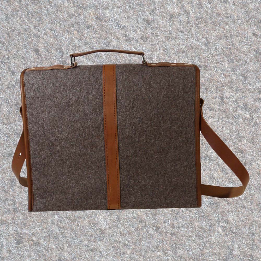 Aktentasche aus Schweizer Armeedecken, Geschenk, Geschenkidee, Manufaktur, Handgemacht, Swissmade, CH-Armee-Decken, Aktenmappe, Handtasche, Rucksack, Shopper, Tasche, Allroundtasche, Schultertasche, Umhängetasche, Laptoptasche, Schultertasche Vintage Look, Handytasche, Aktentasche, Bowling Bag, Unisex Allroundtasche, Reisetasche, Bowling-Umhängetasche, Schweizer Postsack, Beuteltasche, Shopper Post