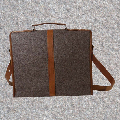 Aktentasche aus Schweizer Armeedecken, Geschenk, Geschenkidee, Manufaktur, Handgemacht, Swissmade, CH-Armee-Decken, Aktenmappe, Handtasche, Rucksack, Shopper, Tasche, Allroundtasche, Schultertasche, Umhängetasche, Laptoptasche, Schultertasche Vintage Look, Handytasche, Aktentasche, Bowling Bag, Unisex Allroundtasche, Reisetasche, Bowling-Umhängetasche, Schweizer Postsack, Beuteltasche, Shopper Post