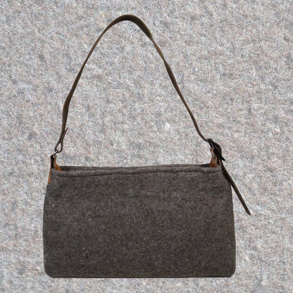 Handtasche aus Schweizer Armeedecken, Geschenk, Geschenkidee, Manufaktur, Handgemacht, Swissmade, CH-Armee-Decken, Aktenmappe, Handtasche, Rucksack, Shopper, Tasche, Allroundtasche, Schultertasche, Umhängetasche, Laptoptasche, Schultertasche Vintage Look, Handytasche, Aktentasche, Bowling Bag, Unisex Allroundtasche, Reisetasche, Bowling-Umhängetasche, Schweizer Postsack, Beuteltasche, Shopper Post