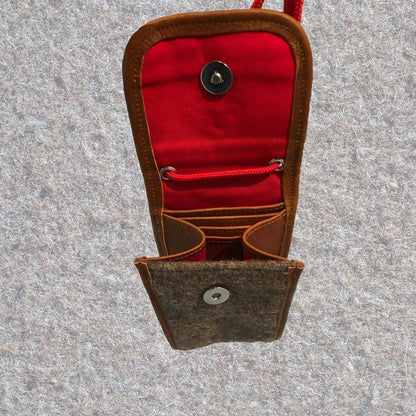 Handytasche aus Schweizer Armeedecken, Geschenk, Geschenkidee, Manufaktur, Handgemacht, Swissmade, CH-Armee-Decken, Aktenmappe, Handtasche, Rucksack, Shopper, Tasche, Allroundtasche, Schultertasche, Umhängetasche, Laptoptasche, Schultertasche Vintage Look, Handytasche, Aktentasche, Bowling Bag, Unisex Allroundtasche, Reisetasche, Bowling-Umhängetasche, Schweizer Postsack, Beuteltasche, Shopper Post