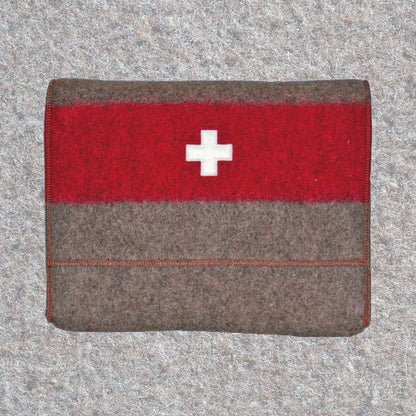 Laptoptasche aus Schweizer Armeedecken, Geschenk, Geschenkidee, Manufaktur, Handgemacht, Swissmade, CH-Armee-Decken, Aktenmappe, Handtasche, Rucksack, Shopper, Tasche, Allroundtasche, Schultertasche, Umhängetasche, Laptoptasche, Schultertasche Vintage Look, Handytasche, Aktentasche, Bowling Bag, Unisex Allroundtasche, Reisetasche, Bowling-Umhängetasche, Schweizer Postsack, Beuteltasche, Shopper Post