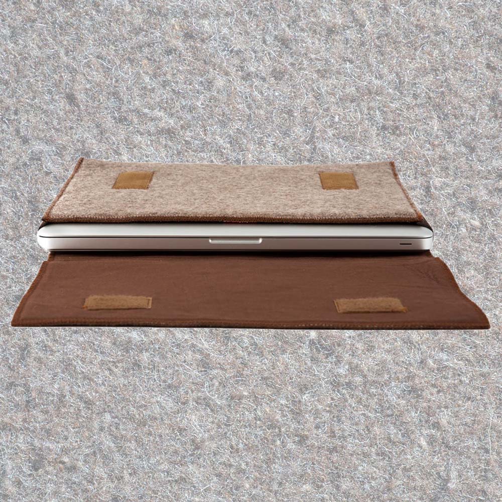 Laptoptasche aus Schweizer Armeedecken, Geschenk, Geschenkidee, Manufaktur, Handgemacht, Swissmade, CH-Armee-Decken, Aktenmappe, Handtasche, Rucksack, Shopper, Tasche, Allroundtasche, Schultertasche, Umhängetasche, Laptoptasche, Schultertasche Vintage Look, Handytasche, Aktentasche, Bowling Bag, Unisex Allroundtasche, Reisetasche, Bowling-Umhängetasche, Schweizer Postsack, Beuteltasche, Shopper Post