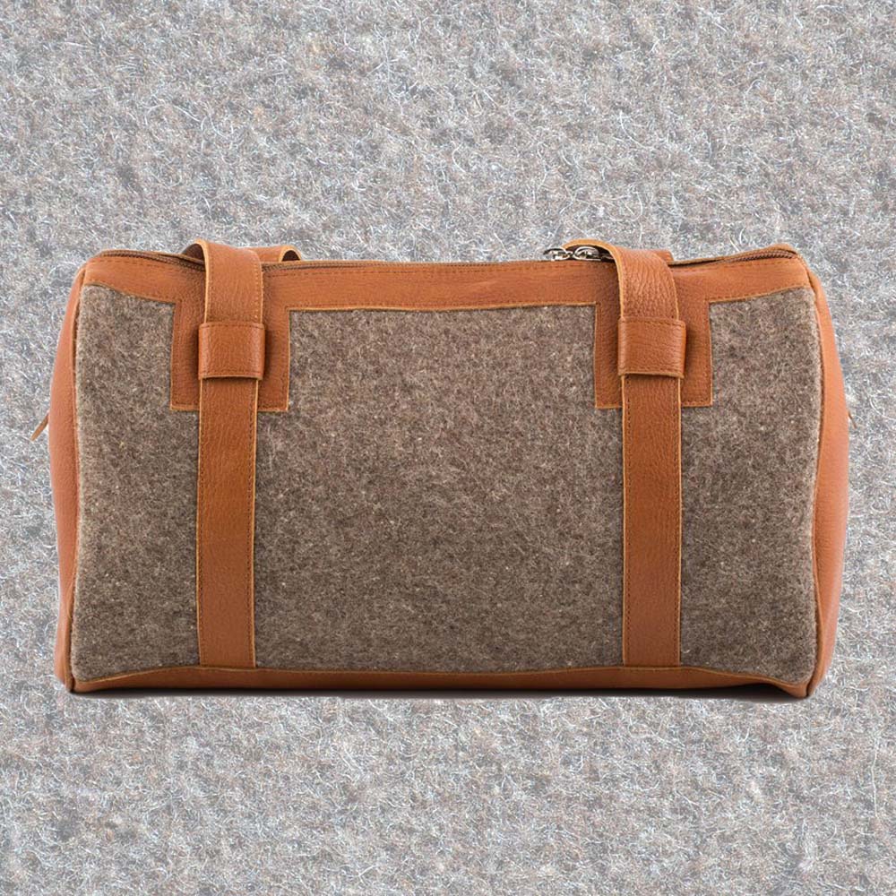 Reisetasche aus Schweizer Armeedecken, Geschenk, Geschenkidee, Manufaktur, Handgemacht, Swissmade, CH-Armee-Decken, Aktenmappe, Handtasche, Rucksack, Shopper, Tasche, Allroundtasche, Schultertasche, Umhängetasche, Laptoptasche, Schultertasche Vintage Look, Handytasche, Aktentasche, Bowling Bag, Unisex Allroundtasche, Reisetasche, Bowling-Umhängetasche, Schweizer Postsack, Beuteltasche, Shopper Post