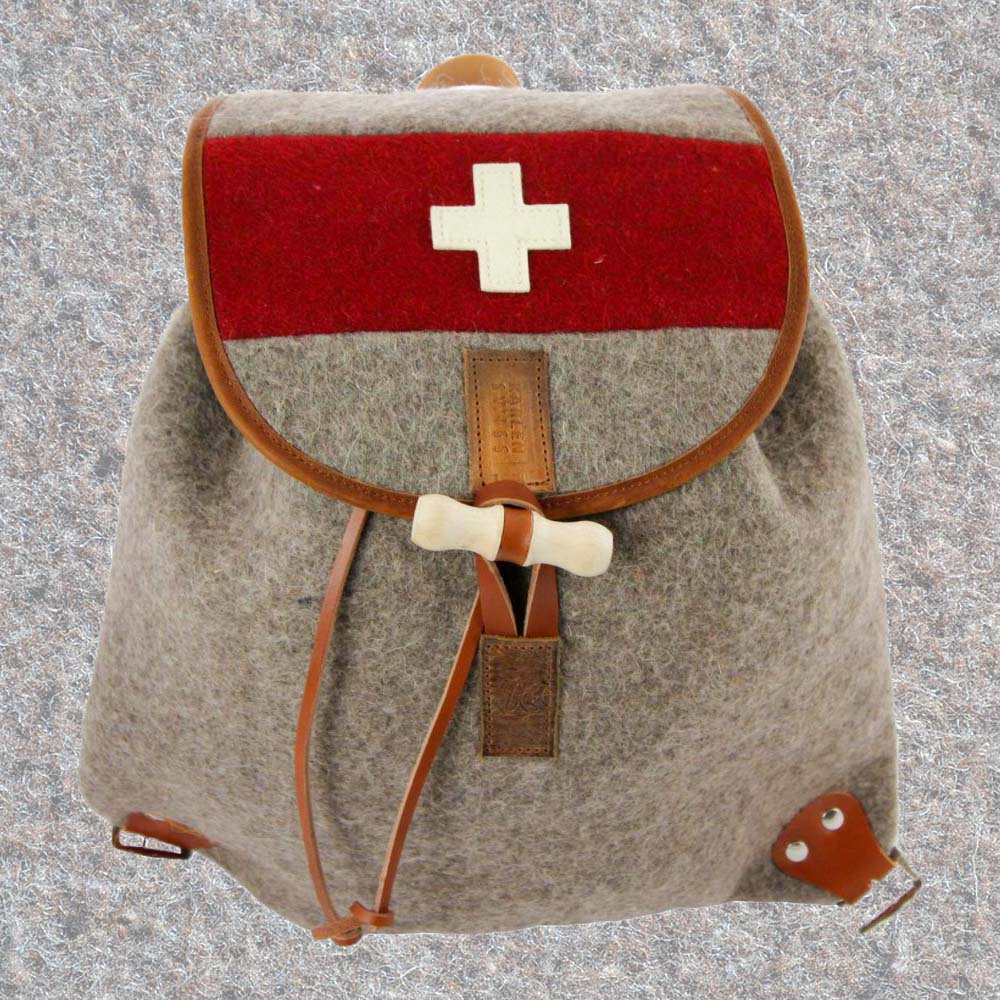 Rucksack aus Schweizer Armeedecken, Geschenk, Geschenkidee, Manufaktur, Handgemacht, Swissmade, CH-Armee-Decken, Aktenmappe, Handtasche, Rucksack, Shopper, Tasche, Allroundtasche, Schultertasche, Umhängetasche, Laptoptasche, Schultertasche Vintage Look, Handytasche, Aktentasche, Bowling Bag, Unisex Allroundtasche, Reisetasche, Bowling-Umhängetasche, Schweizer Postsack, Beuteltasche, Shopper Post