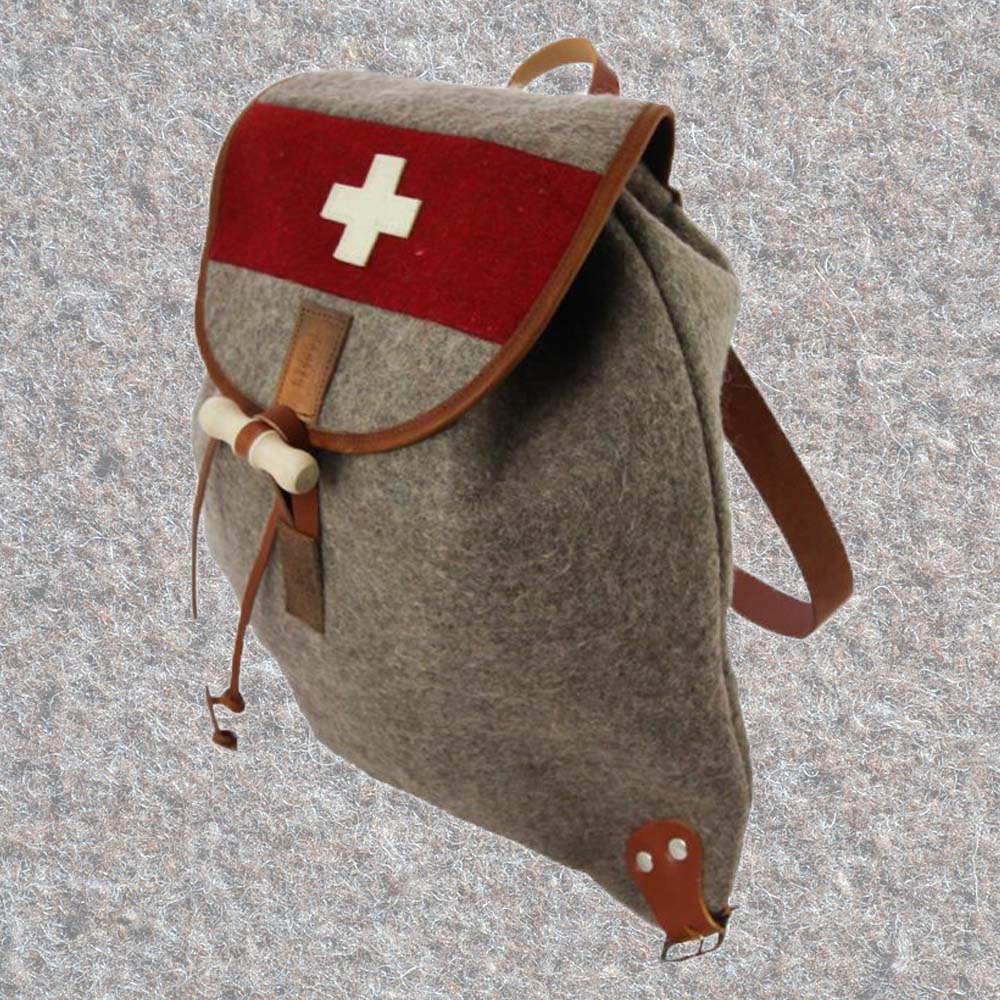 Rucksack aus Schweizer Armeedecken, Geschenk, Geschenkidee, Manufaktur, Handgemacht, Swissmade, CH-Armee-Decken, Aktenmappe, Handtasche, Rucksack, Shopper, Tasche, Allroundtasche, Schultertasche, Umhängetasche, Laptoptasche, Schultertasche Vintage Look, Handytasche, Aktentasche, Bowling Bag, Unisex Allroundtasche, Reisetasche, Bowling-Umhängetasche, Schweizer Postsack, Beuteltasche, Shopper Post