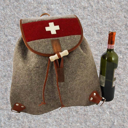 Rucksack aus Schweizer Armeedecken, Geschenk, Geschenkidee, Manufaktur, Handgemacht, Swissmade, CH-Armee-Decken, Aktenmappe, Handtasche, Rucksack, Shopper, Tasche, Allroundtasche, Schultertasche, Umhängetasche, Laptoptasche, Schultertasche Vintage Look, Handytasche, Aktentasche, Bowling Bag, Unisex Allroundtasche, Reisetasche, Bowling-Umhängetasche, Schweizer Postsack, Beuteltasche, Shopper Post