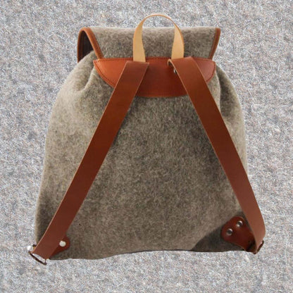 Rucksack aus Schweizer Armeedecken, Geschenk, Geschenkidee, Manufaktur, Handgemacht, Swissmade, CH-Armee-Decken, Aktenmappe, Handtasche, Rucksack, Shopper, Tasche, Allroundtasche, Schultertasche, Umhängetasche, Laptoptasche, Schultertasche Vintage Look, Handytasche, Aktentasche, Bowling Bag, Unisex Allroundtasche, Reisetasche, Bowling-Umhängetasche, Schweizer Postsack, Beuteltasche, Shopper Post