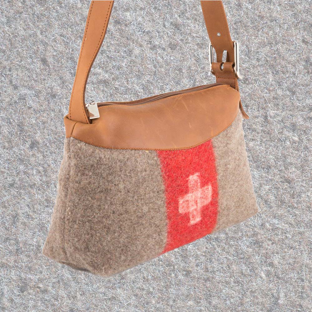 Schultertasche Vintage Look, Geschenk, Geschenkidee, Manufaktur, Handgemacht, Swissmade, CH-Armee-Decken, Aktenmappe, Handtasche, Rucksack, Shopper, Tasche, Allroundtasche, Schultertasche, Umhängetasche, Laptoptasche, Schultertasche Vintage Look, Handytasche, Aktentasche, Bowling Bag, Unisex Allroundtasche, Reisetasche, Bowling-Umhängetasche, Schweizer Postsack, Beuteltasche, Shopper Post