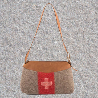 Schultertasche Vintage Look, Geschenk, Geschenkidee, Manufaktur, Handgemacht, Swissmade, CH-Armee-Decken, Aktenmappe, Handtasche, Rucksack, Shopper, Tasche, Allroundtasche, Schultertasche, Umhängetasche, Laptoptasche, Schultertasche Vintage Look, Handytasche, Aktentasche, Bowling Bag, Unisex Allroundtasche, Reisetasche, Bowling-Umhängetasche, Schweizer Postsack, Beuteltasche, Shopper Post