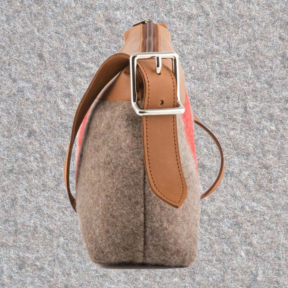 Schultertasche Vintage Look, Geschenk, Geschenkidee, Manufaktur, Handgemacht, Swissmade, CH-Armee-Decken, Aktenmappe, Handtasche, Rucksack, Shopper, Tasche, Allroundtasche, Schultertasche, Umhängetasche, Laptoptasche, Schultertasche Vintage Look, Handytasche, Aktentasche, Bowling Bag, Unisex Allroundtasche, Reisetasche, Bowling-Umhängetasche, Schweizer Postsack, Beuteltasche, Shopper Post