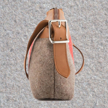 Schultertasche Vintage Look, Geschenk, Geschenkidee, Manufaktur, Handgemacht, Swissmade, CH-Armee-Decken, Aktenmappe, Handtasche, Rucksack, Shopper, Tasche, Allroundtasche, Schultertasche, Umhängetasche, Laptoptasche, Schultertasche Vintage Look, Handytasche, Aktentasche, Bowling Bag, Unisex Allroundtasche, Reisetasche, Bowling-Umhängetasche, Schweizer Postsack, Beuteltasche, Shopper Post