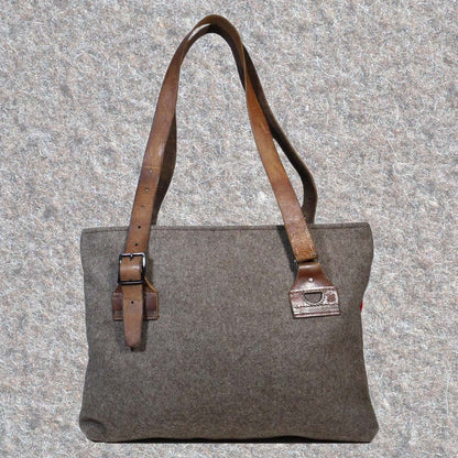 Schweizer Armeedecken, Geschenk, Geschenkidee, Manufaktur, Handgemacht, Swissmade, CH-Armee-Decken, Aktenmappe, Handtasche, Rucksack, Shopper, Tasche, Allroundtasche, Schultertasche, Umhängetasche, Laptoptasche, Schultertasche Vintage Look, Handytasche, Aktentasche, Bowling Bag, Unisex Allroundtasche, Reisetasche, Bowling-Umhängetasche, Schweizer Postsack, Beuteltasche, Shopper Post