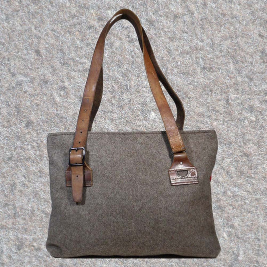 Schweizer Armeedecken, Geschenk, Geschenkidee, Manufaktur, Handgemacht, Swissmade, CH-Armee-Decken, Aktenmappe, Handtasche, Rucksack, Shopper, Tasche, Allroundtasche, Schultertasche, Umhängetasche, Laptoptasche, Schultertasche Vintage Look, Handytasche, Aktentasche, Bowling Bag, Unisex Allroundtasche, Reisetasche, Bowling-Umhängetasche, Schweizer Postsack, Beuteltasche, Shopper Post