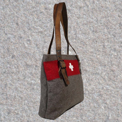 Schweizer Armeedecken, Geschenk, Geschenkidee, Manufaktur, Handgemacht, Swissmade, CH-Armee-Decken, Aktenmappe, Handtasche, Rucksack, Shopper, Tasche, Allroundtasche, Schultertasche, Umhängetasche, Laptoptasche, Schultertasche Vintage Look, Handytasche, Aktentasche, Bowling Bag, Unisex Allroundtasche, Reisetasche, Bowling-Umhängetasche, Schweizer Postsack, Beuteltasche, Shopper Post