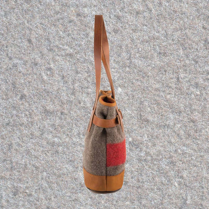 Tasche aus Schweizer Armeedecken, Geschenk, Geschenkidee, Manufaktur, Handgemacht, Swissmade, CH-Armee-Decken, Aktenmappe, Handtasche, Rucksack, Shopper, Tasche, Allroundtasche, Schultertasche, Umhängetasche, Laptoptasche, Schultertasche Vintage Look, Handytasche, Aktentasche, Bowling Bag, Unisex Allroundtasche, Reisetasche, Bowling-Umhängetasche, Schweizer Postsack, Beuteltasche, Shopper Post