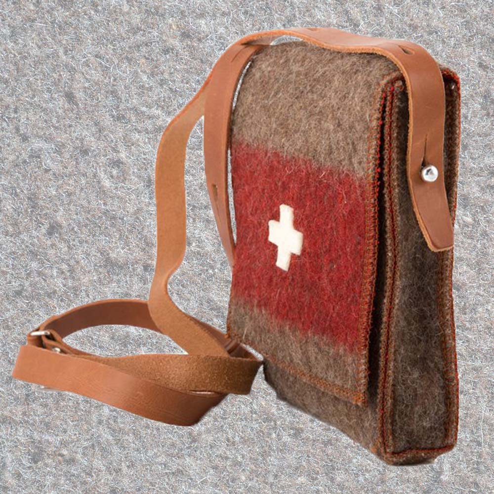 Umhängetasche aus Schweizer Armeedecken, Geschenk, Geschenkidee, Manufaktur, Handgemacht, Swissmade, CH-Armee-Decken, Aktenmappe, Handtasche, Rucksack, Shopper, Tasche, Allroundtasche, Schultertasche, Umhängetasche, Laptoptasche, Schultertasche Vintage Look, Handytasche, Aktentasche, Bowling Bag, Unisex Allroundtasche, Reisetasche, Bowling-Umhängetasche, Schweizer Postsack, Beuteltasche, Shopper Post