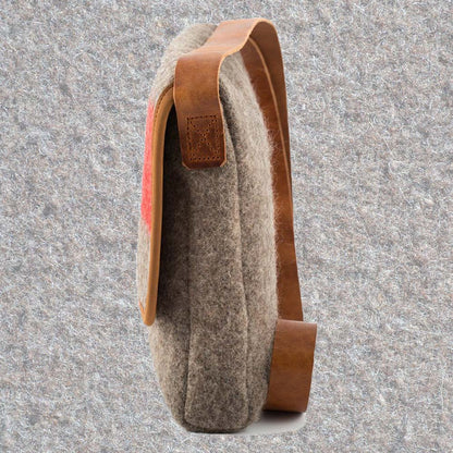 Unisex Allroundtasche aus Schweizer Armeedecken, Geschenk, Geschenkidee, Manufaktur, Handgemacht, Swissmade, CH-Armee-Decken, Aktenmappe, Handtasche, Rucksack, Shopper, Tasche, Allroundtasche, Schultertasche, Umhängetasche, Laptoptasche, Schultertasche Vintage Look, Handytasche, Aktentasche, Bowling Bag, Unisex Allroundtasche, Reisetasche, Bowling-Umhängetasche, Schweizer Postsack, Beuteltasche, Shopper Post