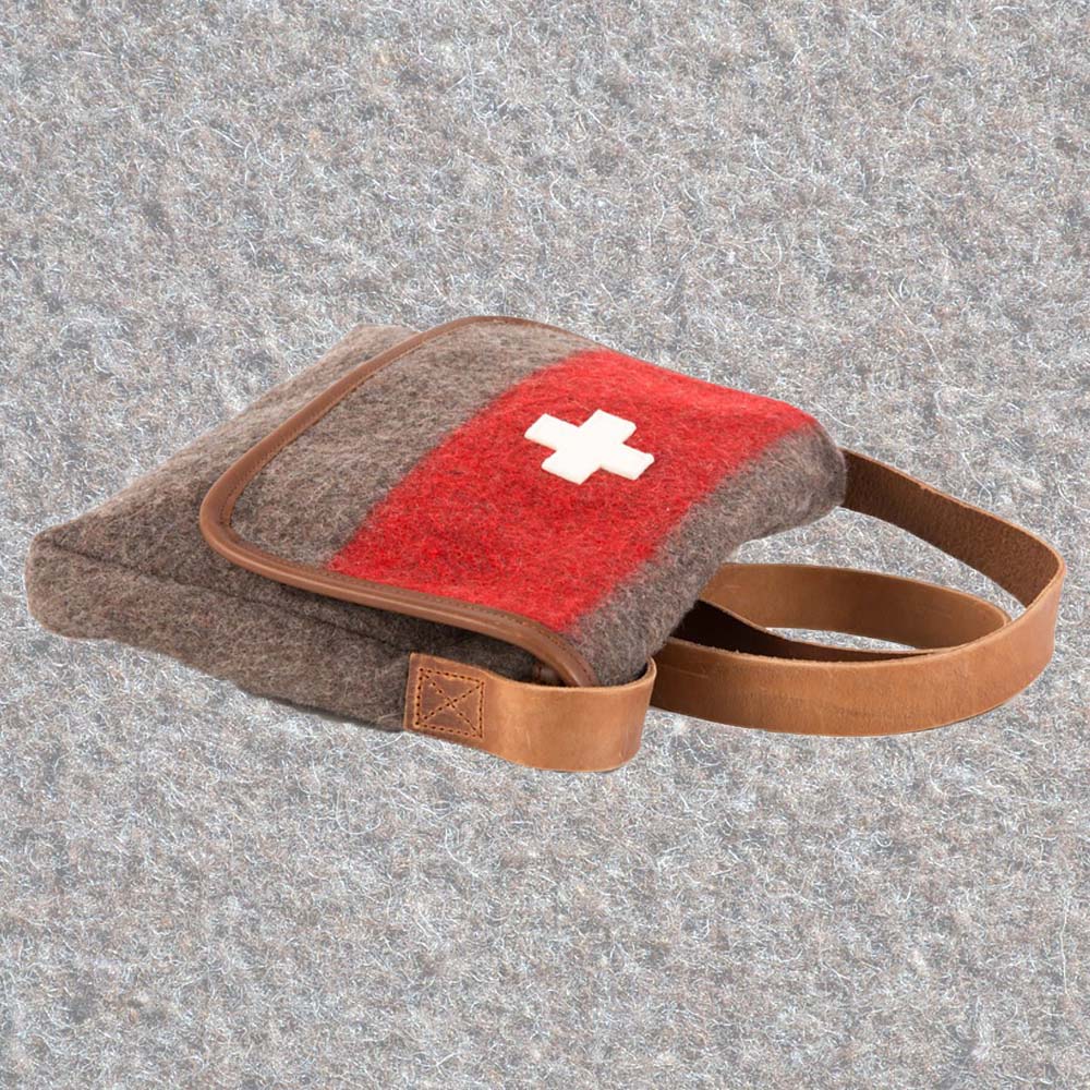 Unisex Allroundtasche aus Schweizer Armeedeckenm, Geschenk, Geschenkidee, Manufaktur, Handgemacht, Swissmade, CH-Armee-Decken, Aktenmappe, Handtasche, Rucksack, Shopper, Tasche, Allroundtasche, Schultertasche, Umhängetasche, Laptoptasche, Schultertasche Vintage Look, Handytasche, Aktentasche, Bowling Bag, Unisex Allroundtasche, Reisetasche, Bowling-Umhängetasche, Schweizer Postsack, Beuteltasche, Shopper Post