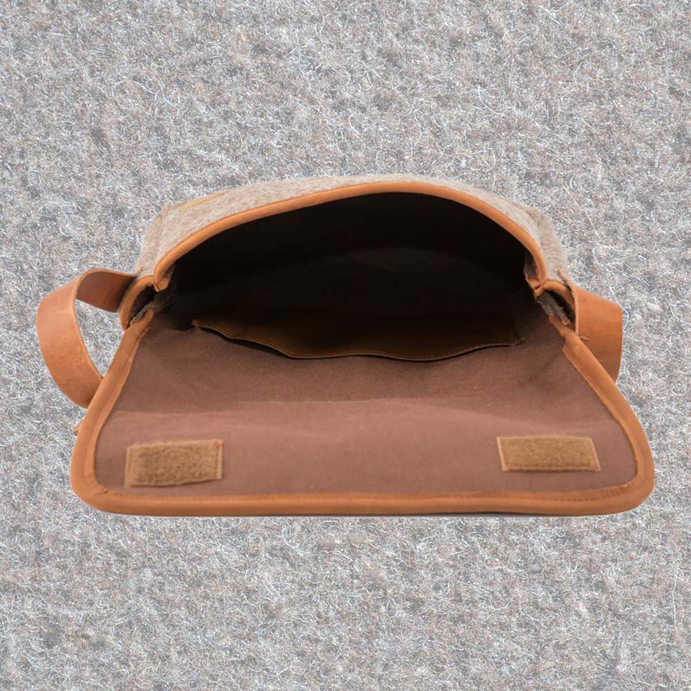 Unisex Allroundtasche aus Schweizer Armeedecken, Geschenk, Geschenkidee, Manufaktur, Handgemacht, Swissmade, CH-Armee-Decken, Aktenmappe, Handtasche, Rucksack, Shopper, Tasche, Allroundtasche, Schultertasche, Umhängetasche, Laptoptasche, Schultertasche Vintage Look, Handytasche, Aktentasche, Bowling Bag, Unisex Allroundtasche, Reisetasche, Bowling-Umhängetasche, Schweizer Postsack, Beuteltasche, Shopper Post
