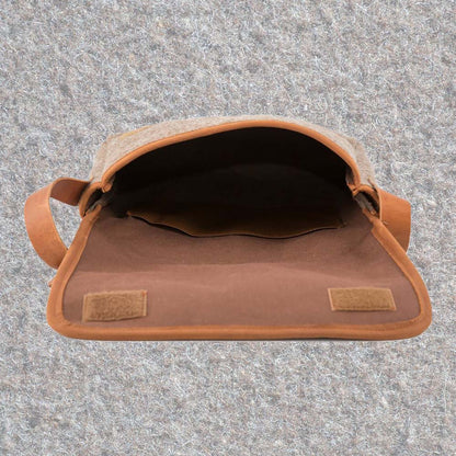 Unisex Allroundtasche aus Schweizer Armeedecken, Geschenk, Geschenkidee, Manufaktur, Handgemacht, Swissmade, CH-Armee-Decken, Aktenmappe, Handtasche, Rucksack, Shopper, Tasche, Allroundtasche, Schultertasche, Umhängetasche, Laptoptasche, Schultertasche Vintage Look, Handytasche, Aktentasche, Bowling Bag, Unisex Allroundtasche, Reisetasche, Bowling-Umhängetasche, Schweizer Postsack, Beuteltasche, Shopper Post