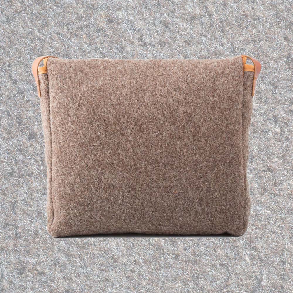 Unisex Allroundtasche aus Schweizer Armeedecken, Geschenk, Geschenkidee, Manufaktur, Handgemacht, Swissmade, CH-Armee-Decken, Aktenmappe, Handtasche, Rucksack, Shopper, Tasche, Allroundtasche, Schultertasche, Umhängetasche, Laptoptasche, Schultertasche Vintage Look, Handytasche, Aktentasche, Bowling Bag, Unisex Allroundtasche, Reisetasche, Bowling-Umhängetasche, Schweizer Postsack, Beuteltasche, Shopper Post