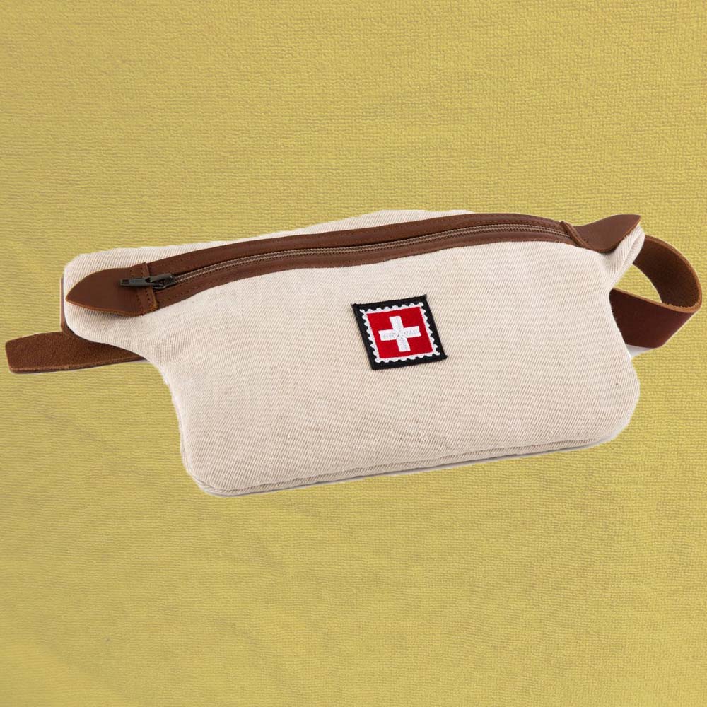 Hüfttasche aus Schweizer Postsack Recycling, Geschenk, Geschenkidee, Manufaktur, Handgemacht, Swissmade, CH-Armee-Decken, Aktenmappe, Handtasche, Rucksack, Shopper, Tasche, Allroundtasche, Schultertasche, Umhängetasche, Laptoptasche, Schultertasche Vintage Look, Handytasche, Aktentasche, Bowling Bag, Unisex Allroundtasche, Reisetasche, Bowling-Umhängetasche, Schweizer Postsack, Beuteltasche,